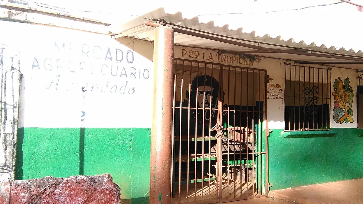 Mercado Agropecuario La Tropical, a farmers' market in Havana