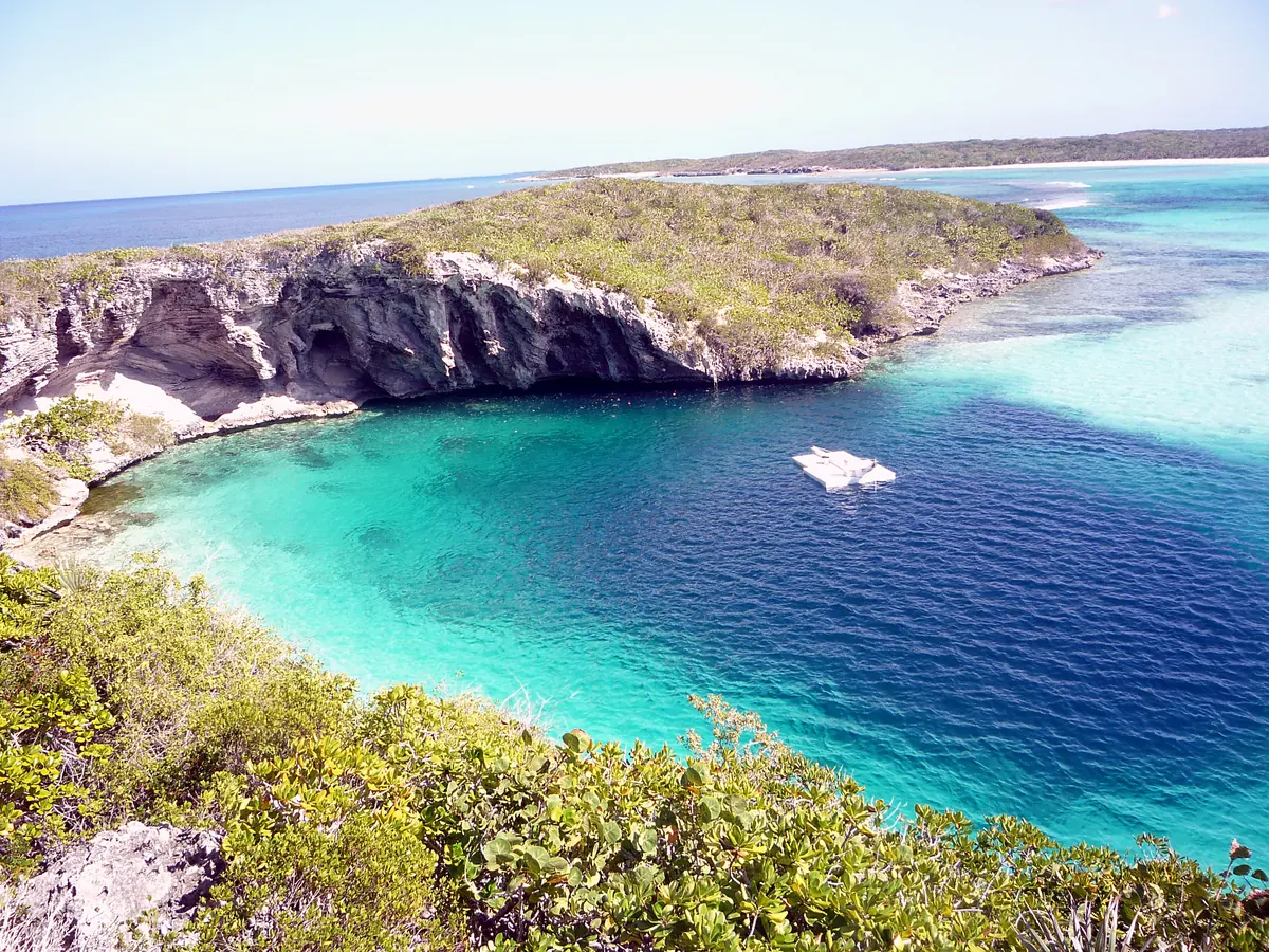 Dean's Blue Hole, Long Island, Bahamas