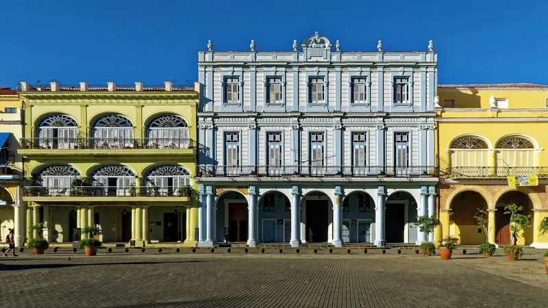 Plaza Vieja, Havana