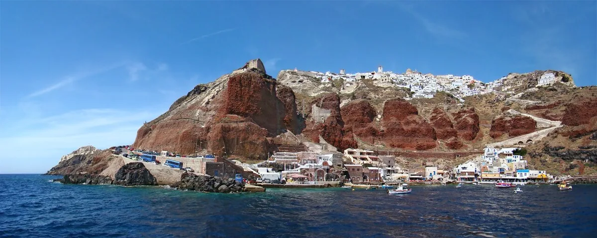 Ammoudi Bay, Santorini: the fish tavernas at the water, below Oia