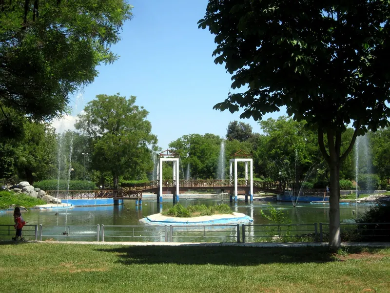 The lake in Alcazar Park, Larissa
