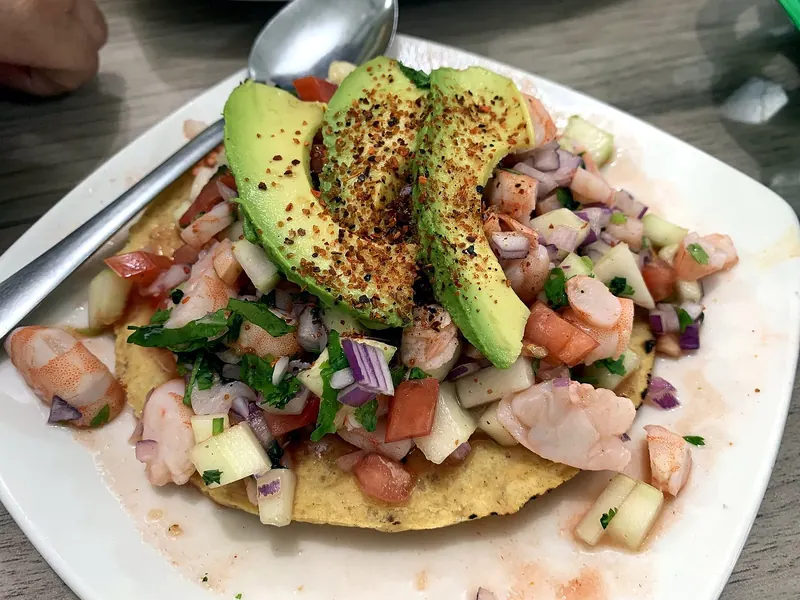 Tostada de ceviche de camaron