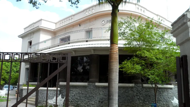 An eclectic house in the Colonia Americana, Guadalajara
