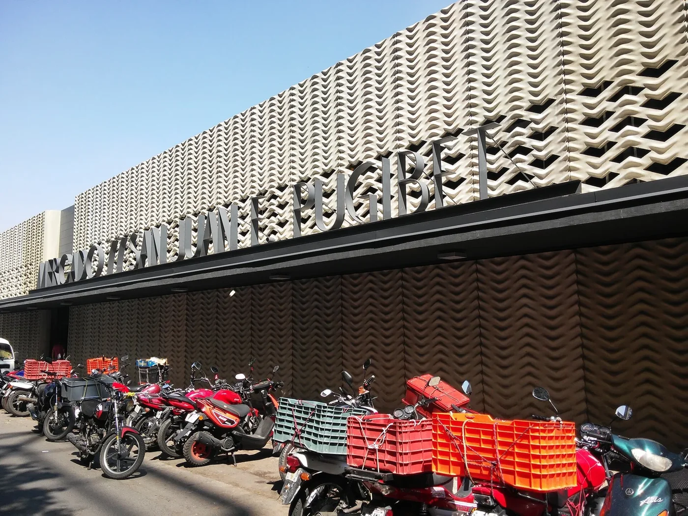 The entrance of the Mercado San Juan Pugibet, Centro