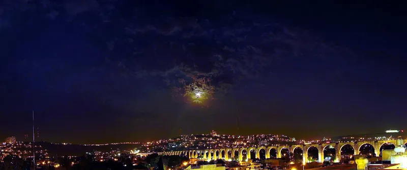 The aqueduct of Queretaro under a full moon