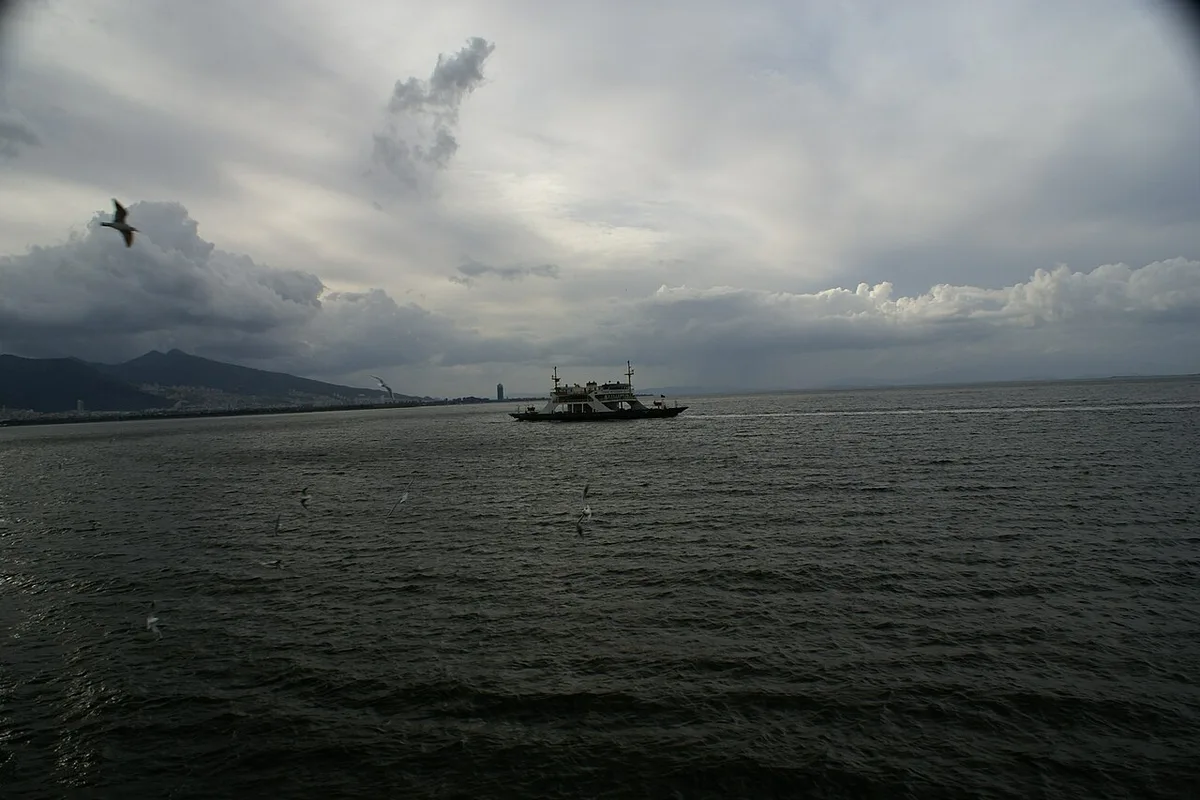 An İZDENİZ ferry crossing the Bay of Izmir at golden hour
