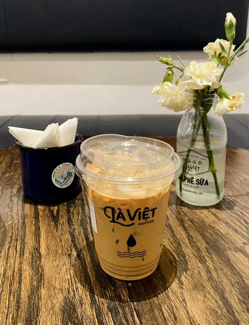 Ca phe sua da: iced robusta coffee with condensed milk