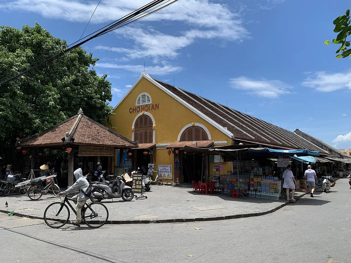The food hall inside Hoi An Central Market