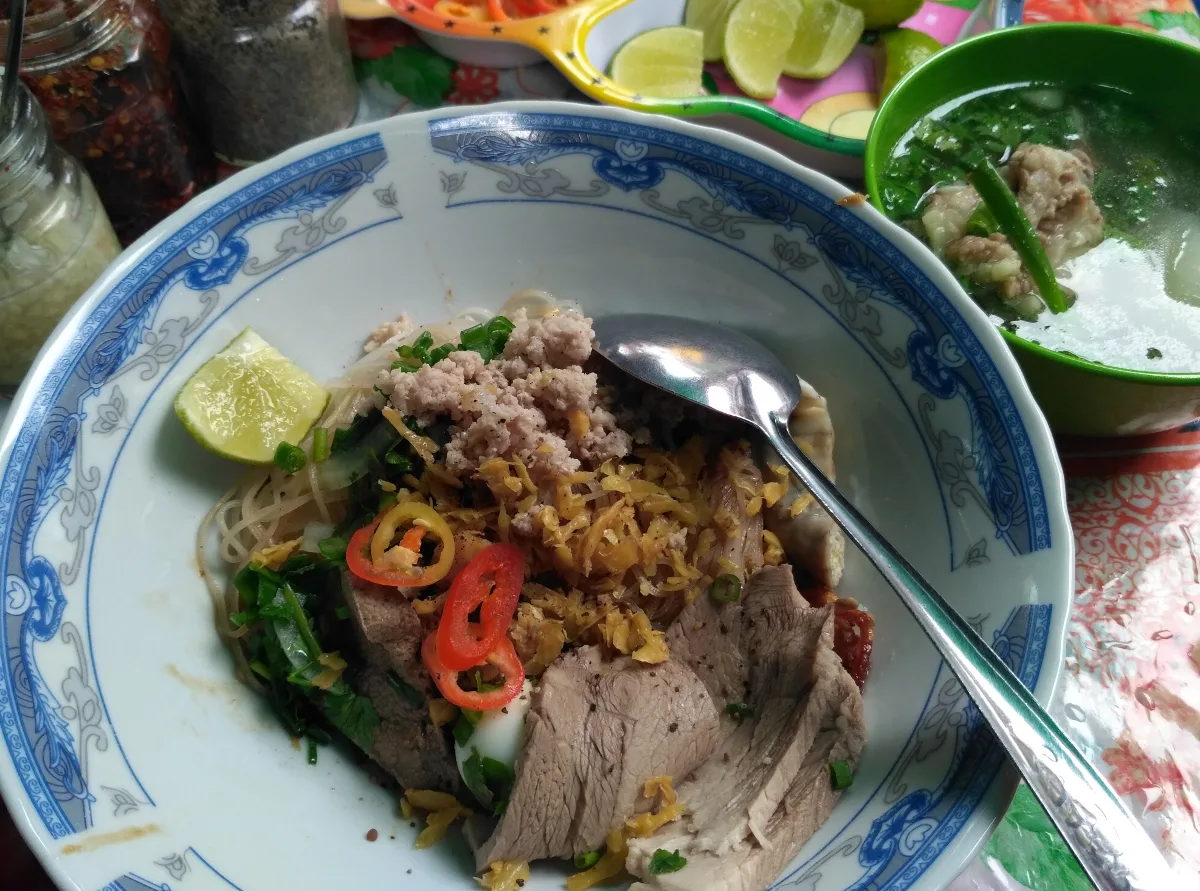 Hu tieu Nam Vang, Saigon style: noodles, sliced pork, fried garlic, and a side broth