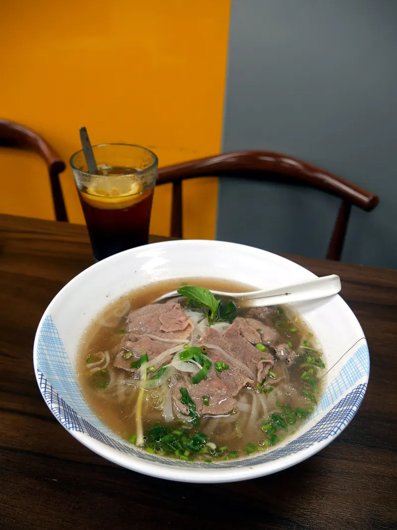 A bowl of pho bo (beef noodle soup)